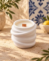 LAVURI TWISTER Candle Vanilla CUP – handgemachte Sojawachskerze