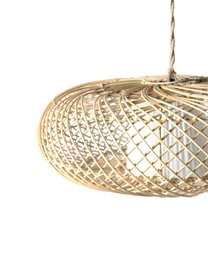 Ratán Bukittinggi Range Lampa wiszka owalna z tkaniną dyfuzorem.