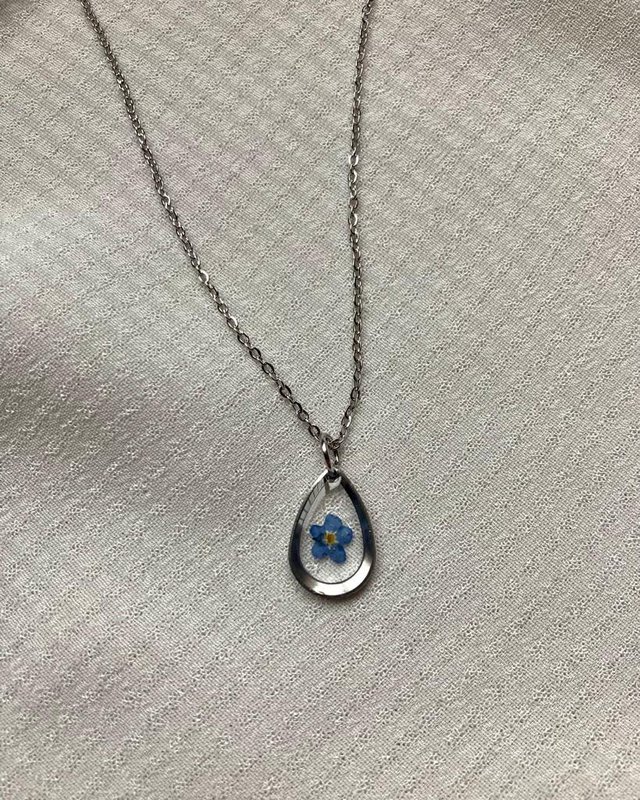 Resin/Stainless Steel Pendant gold or silver with Forget-me-nots (without necklace)