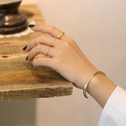 Fascia Möbius dal design minimale con motivi a rombi