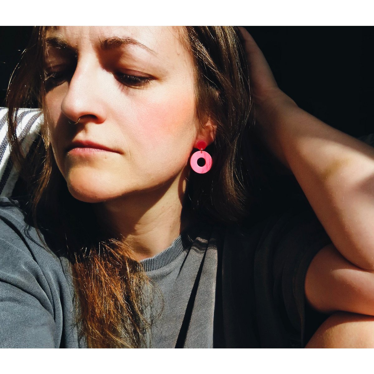 Colorblock Circle stud earrings in pink and orange
