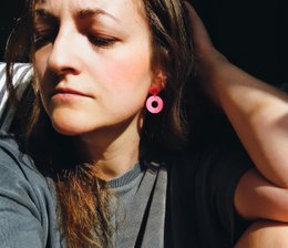 Colorblock Circle stud earrings in pink and orange