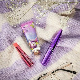 Infinity Lash Mascara Display