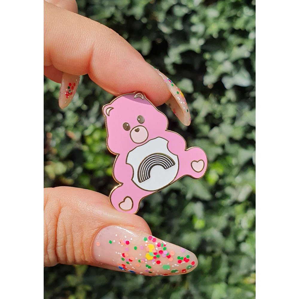 Pin Care Bear pink sender regnbuer