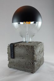 Raw Concrete Design bordlampe industriel cement flere farver