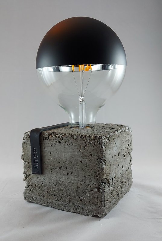 Raw Concrete Design bordlampe industriel cement flere farver