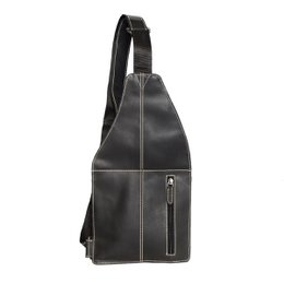 Crossbody taske i 3 farver bøffellæder med justerbar skulderrem og 5 lynlåsrum
