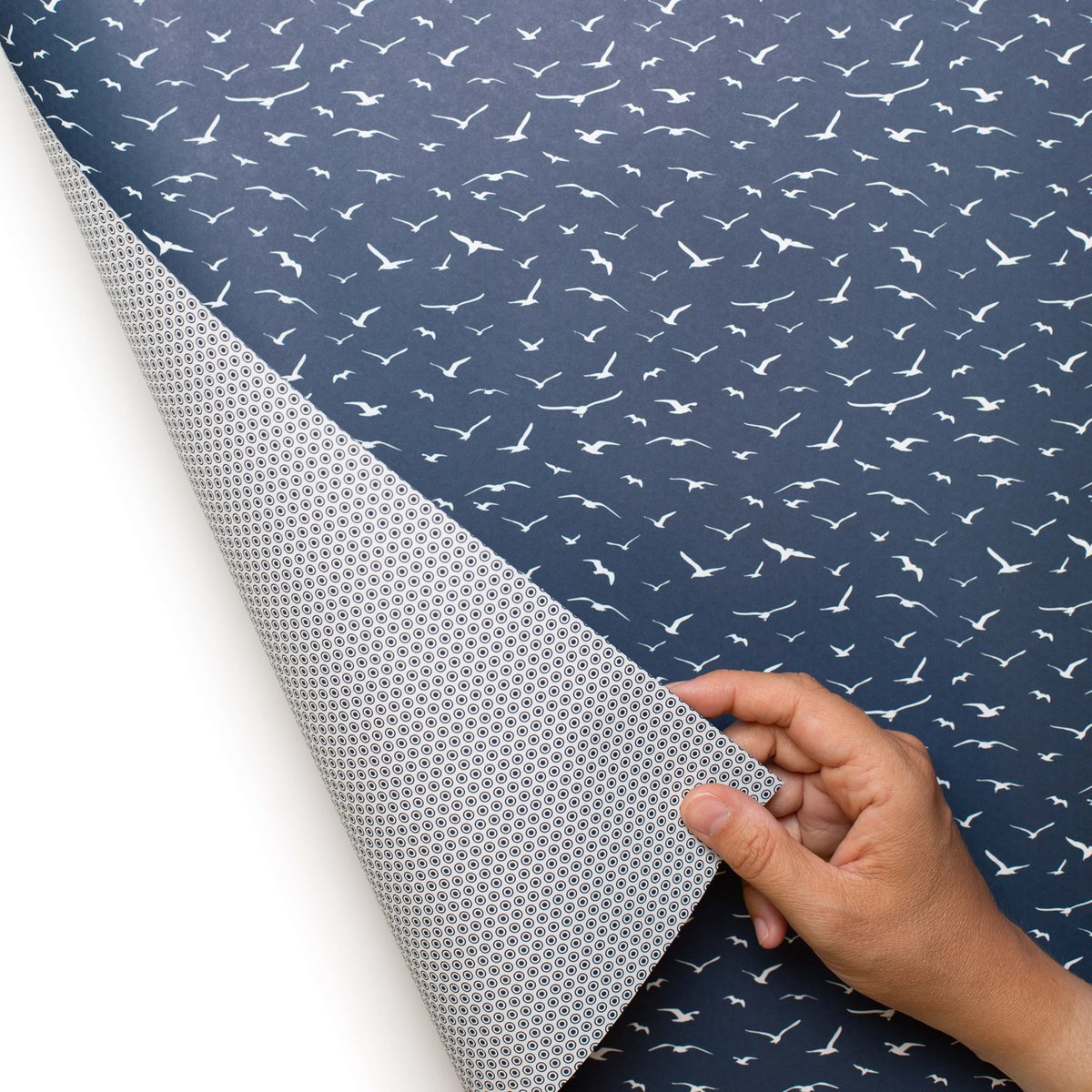 Bird wikkel papier blauw - maritiem inpakpapier met meeuwen, als een geschenkverpakking voor doop, communie of bevestiging