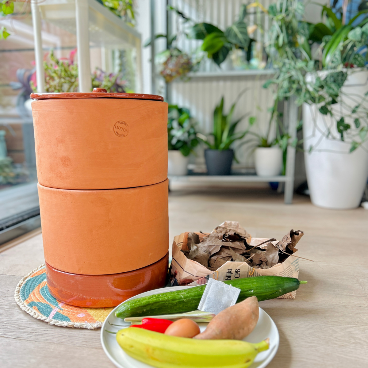 The kitchen worm composter