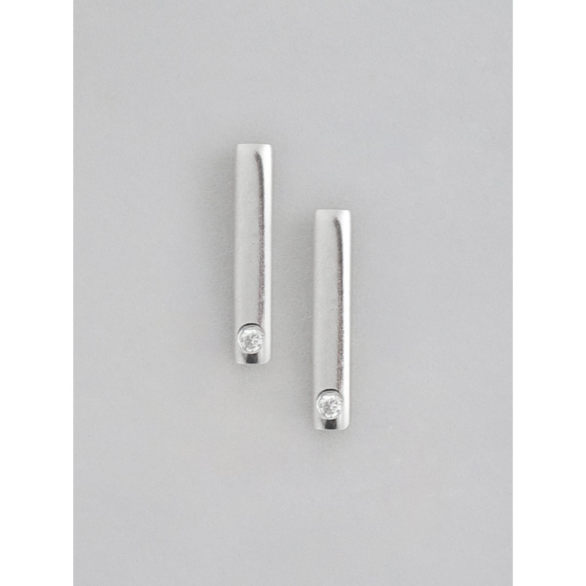 Boucles d'oreilles à tige | Accent de CZ sterling plaqué rhodium | Argent