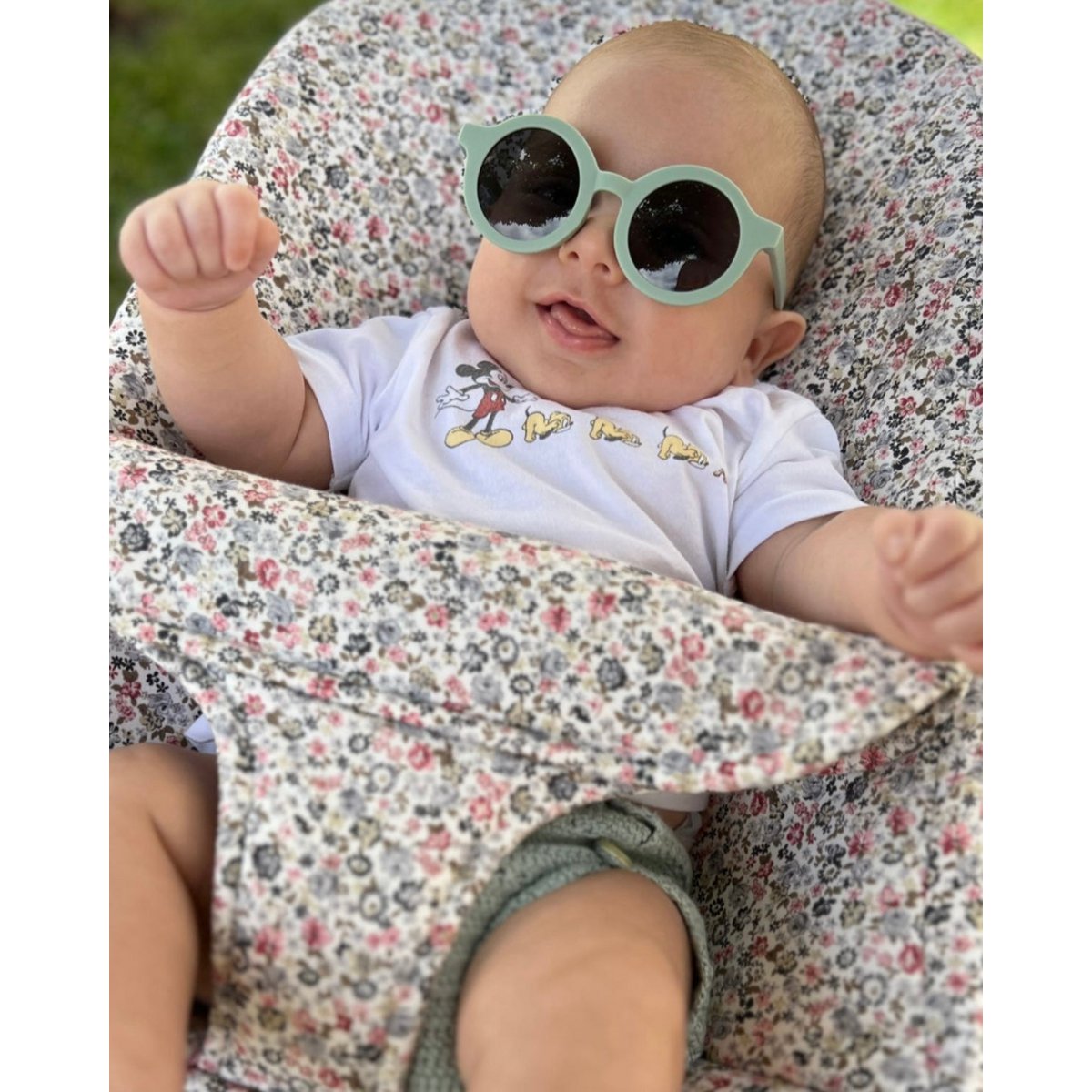 Nachhaltige grüne Baby-Sonnenbrille Nenina & Co