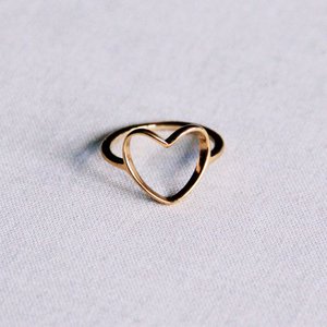 Stalen ring met open hart - goud