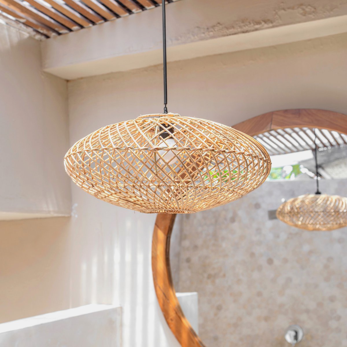 Rattan Abszade-BOHO Wiselant Light-Natural Suiling Lampa-Lampa w kształcie dysku-płaskie ręcznie tkane światło sufitowe (Ø 40 cm) Arana