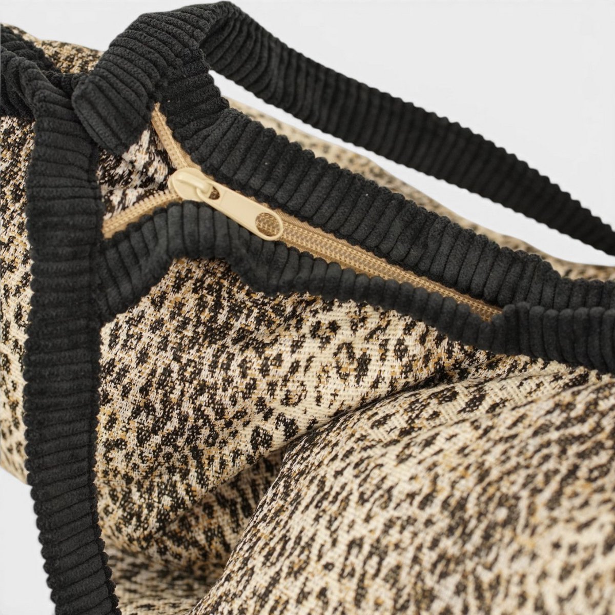 Round shopper with zipper LEO
