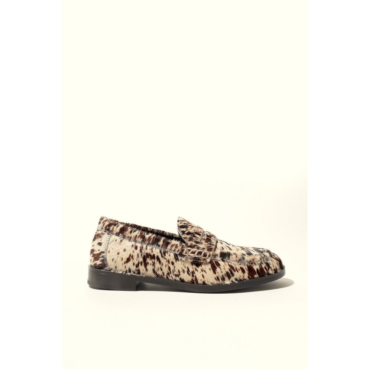 EMILIA COW PRINT – Slipper aus Rindsleder