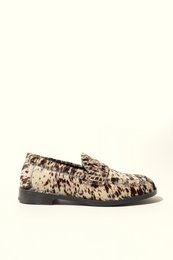 EMILIA COW PRINT – Slipper aus Rindsleder