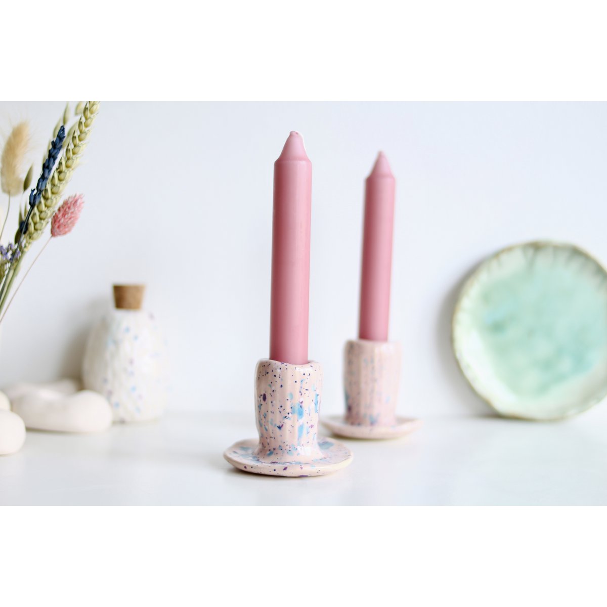 Gespikkelde roze kandelaar + kaars