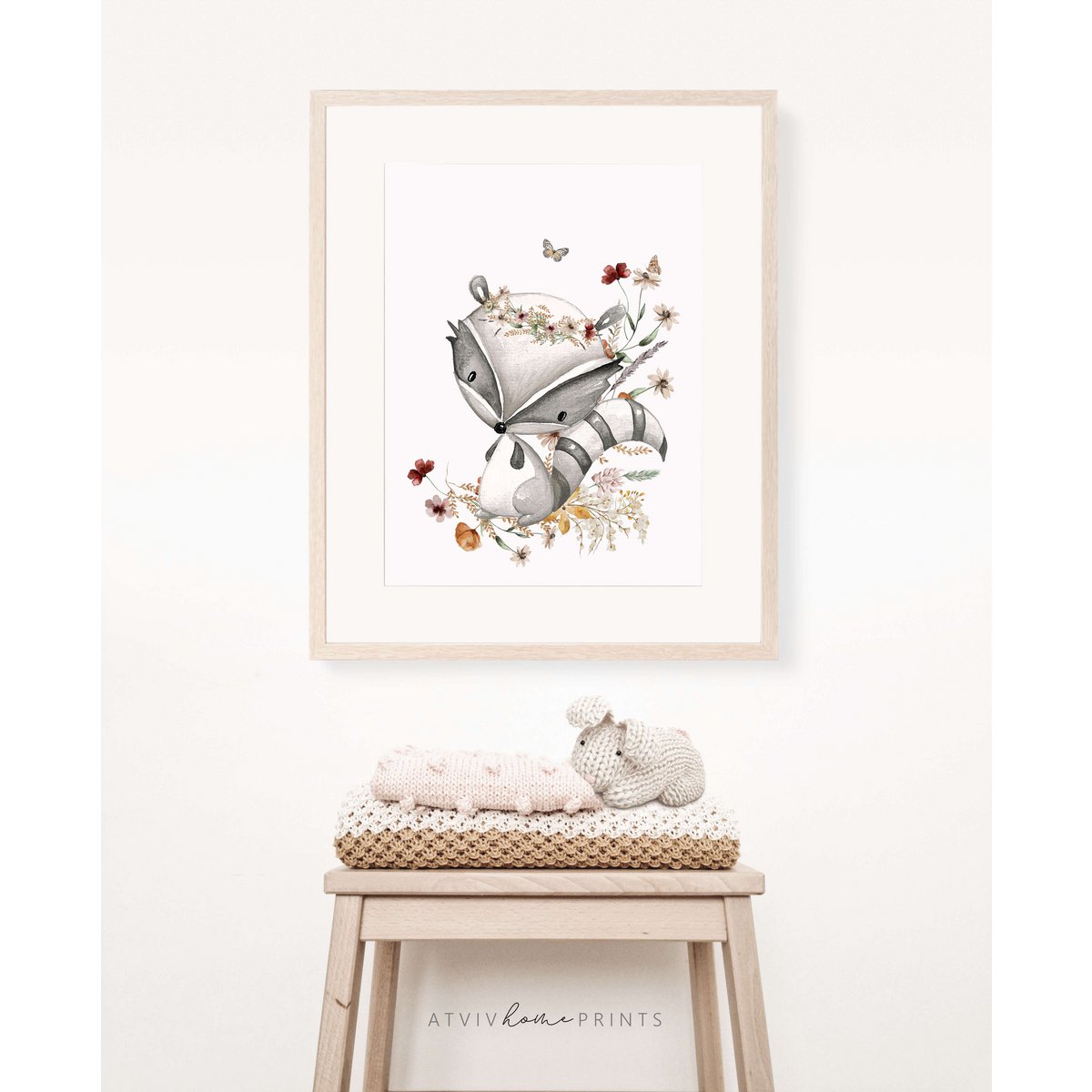 Impresión de vivero de mapache, póster de mapache, impresión de vivero floral, póster de animales del bosque, impresión de flores silvestres, póster de vivero de niñas, habitación de niñas