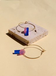 Dots with stick hoops made of gold -plated stainless steel in royal blue & ice pink