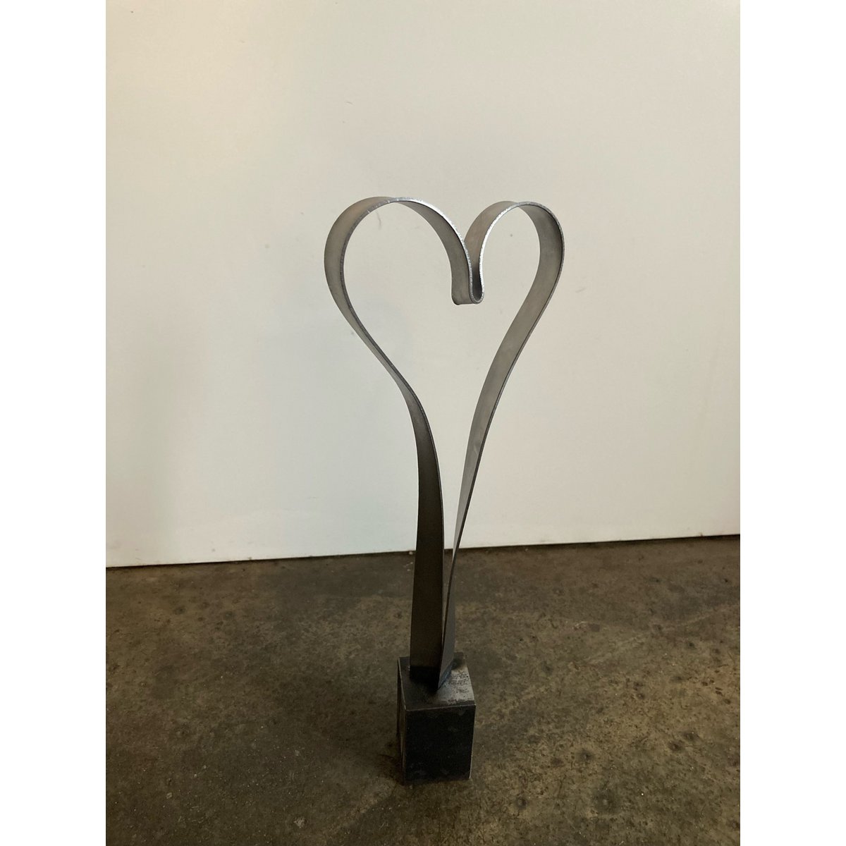 Escultura en metal "Corazón de Rubigo"