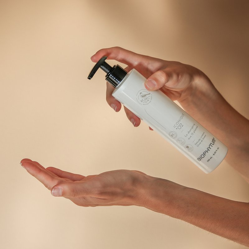 ICONIQUE 02 shampoo with 12 plants 250 ml