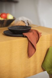 100% naturlige hørservietter i rustfarve til din perfekte middagsdekoration
