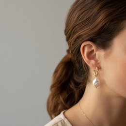 ISABELLA – Intertwined Circles with Keshi Pearl