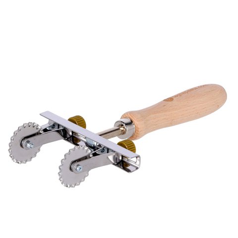 Adjustable pasta cutter with 2 stainless steel toothed wheels 