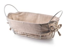 Cream-colored metal basket with woven fabric lining, suitable for storing and displaying bread or other baked goods. Dimensions: 25x15x8 cm or 28x15x11.5 cm.