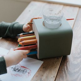 Portapenne in legno per bambini "cubo creativo"