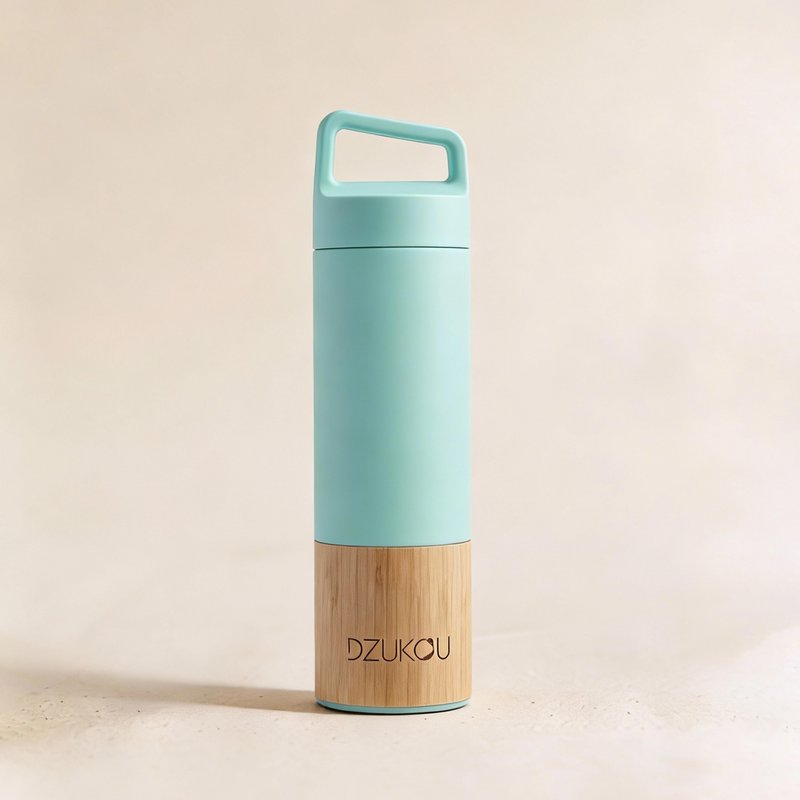 Botella de acero inoxidable aislada al vacío con infusor de té y bambú - 530 ml