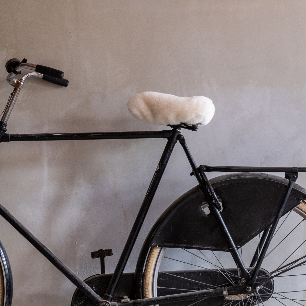 Coprisella per bicicletta in pelle di pecora | 4 colori