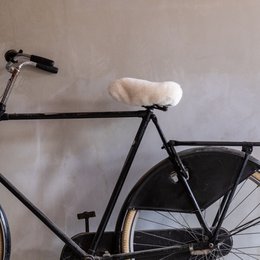 Coprisella per bicicletta in pelle di pecora | 4 colori