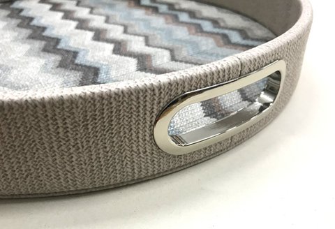 Round tray blue with zigzag pattern with stainless steel handles