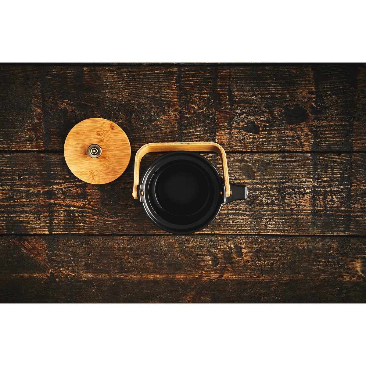The Darma teapot made of black ceramic