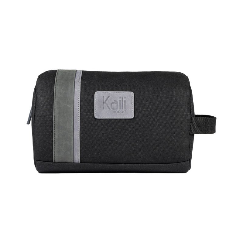 K2005AF | Beauty Case in Canvas 100% Cotton/Genuine Full Grain Leather, Naked. Black colour. Side handle. Zipper closure. Dimensions: 25 x 15 x 17 cm. Packaging: TNT bag