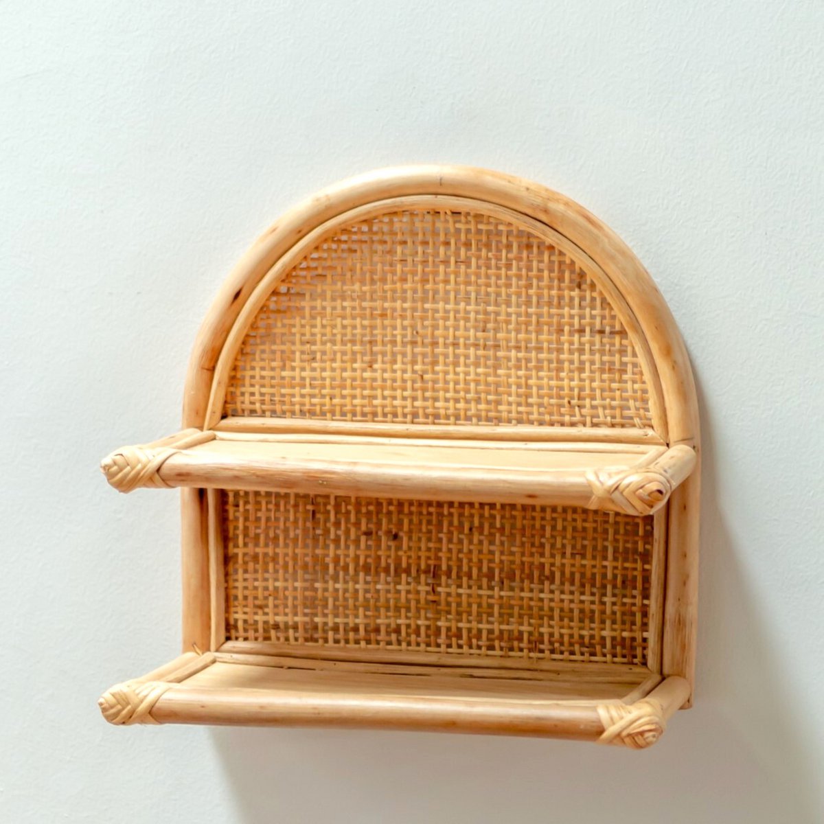 Rattanowa półka ścienna 30x30 cm | Wisząca mała półka TIASA beżowa