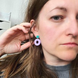 Colorblock Circle stud earrings in red & pink