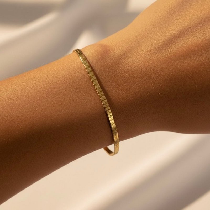 Lamar – 18K vergulde stalen armband met visgraatmotief, verstelbaar en hypoallergeen