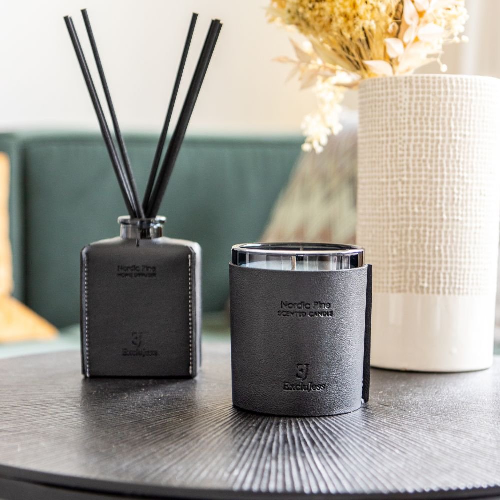 Premium leather scented candle - Nordic pine