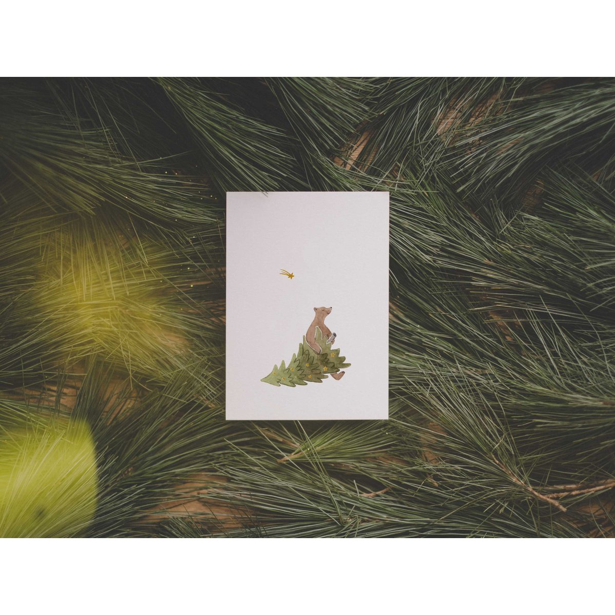 Beer met kerstboom | ansichtkaart