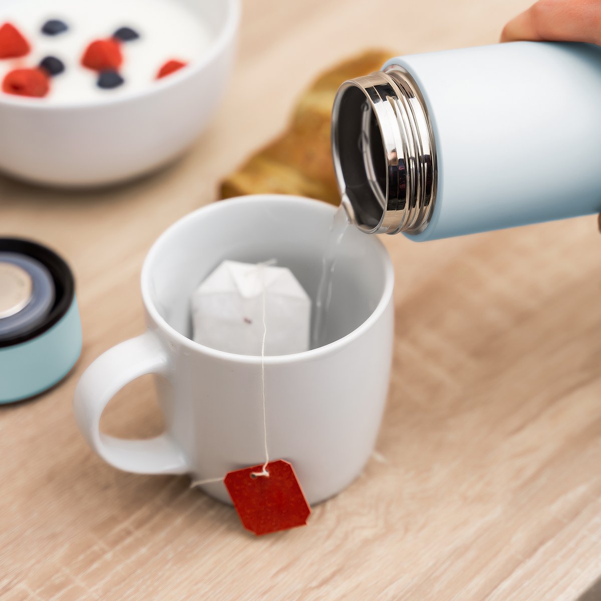 Colour Design stainless steel vacuum bottle, 450 ml, blue