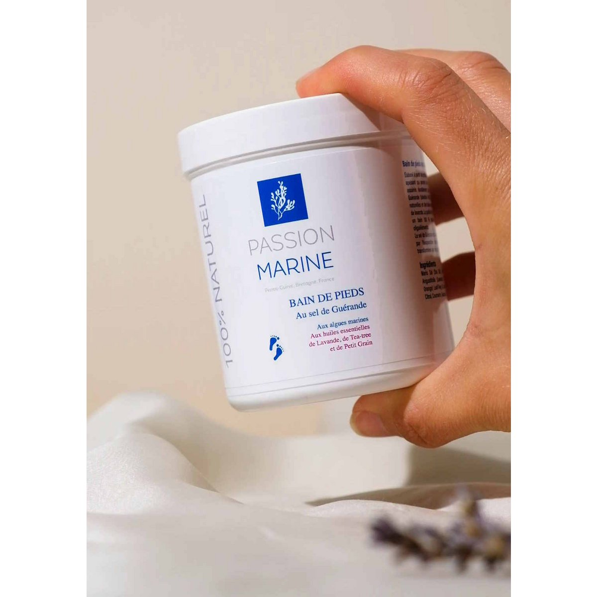 FOOT BATH WITH GUERANDE SALT WITH SEA ALGAE AND ESSENTIAL OILS OF PETIT GRAIN, LAVENDER AND TEA TREE 200G