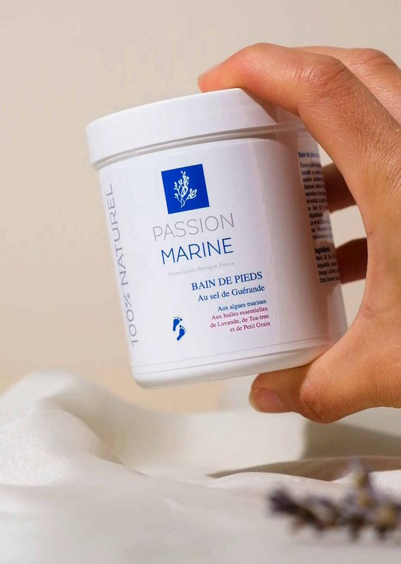 FOOT BATH WITH GUERANDE SALT WITH SEA ALGAE AND ESSENTIAL OILS OF PETIT GRAIN, LAVENDER AND TEA TREE 200G