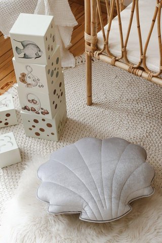 Samt-Muschelkissen „Silver Pearl“.