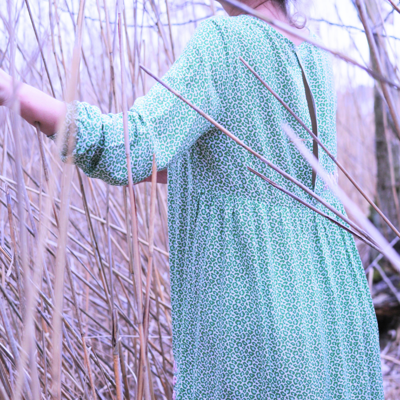 Vestido de verano %23WildBandita VERDE Viscosa estampado Leo %23StatementFashion "The Message Dress"