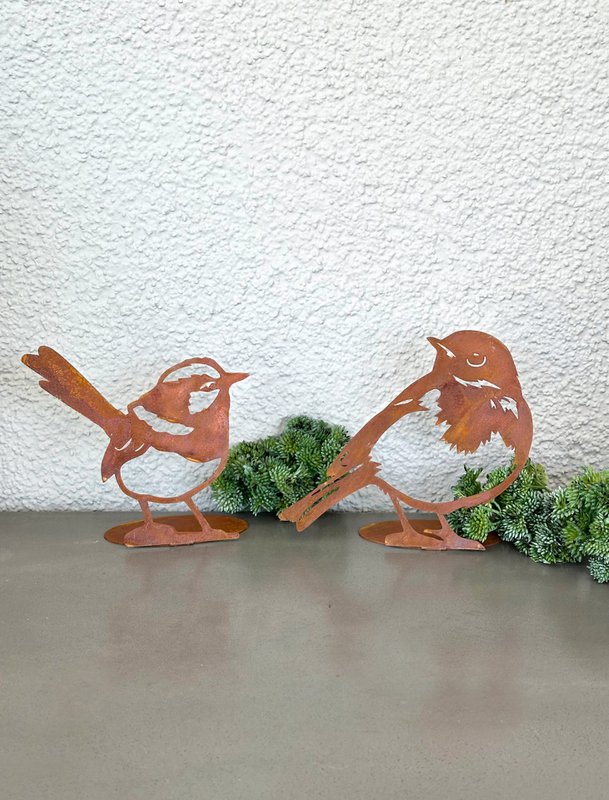 Pájaro fabricado en acero inoxidable con aspecto de acero corten.
