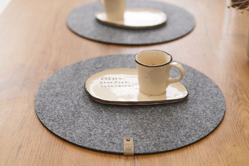 Felt placemat round grey