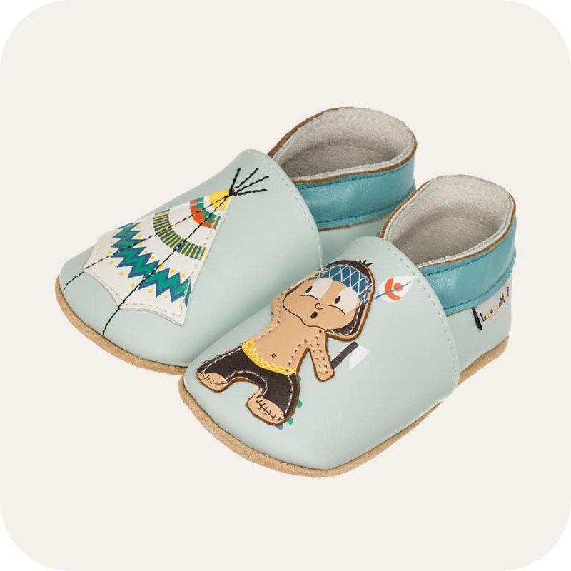 Zachte Indiase leren babyslofjes en tipi