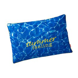 Blue outdoor cushion with "summer feeling" text, water pattern design, rectangular shape, 60x40cm.